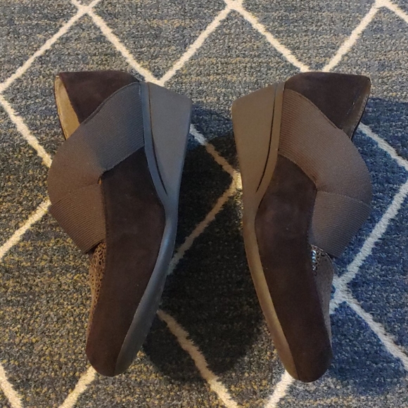 J. Renee Brown suede and sheen wedges - Picture 2 of 7